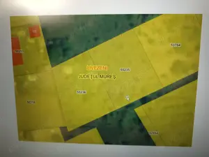 Vând doua parcele de teren intravilan la Livezeni (714+714) sau schimb cu garsoniera sau apartament