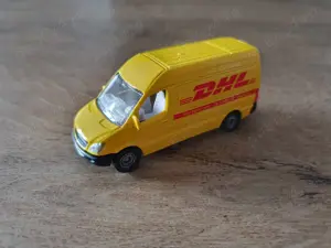 Macheta de masina de curier DHL | Decoratie speciala