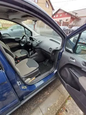 Vand Ford tourneo Courier  - imagine 6