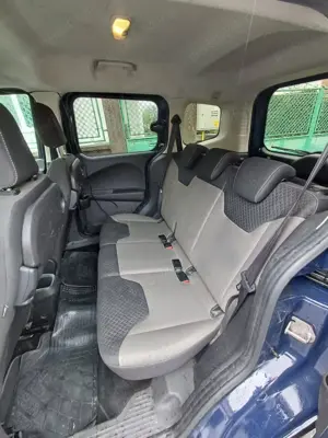 Vand Ford tourneo Courier  - imagine 8