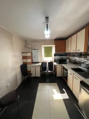  Apartament 3 camere decomandat, 73 mp – zona 9 Mai - imagine 3