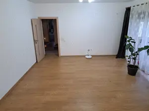 Închiriez cameră în zona de nord