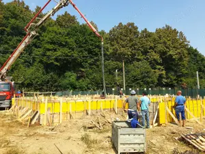 Garduri, Case, Trotuare, Alei, Platforme beton - imagine 3