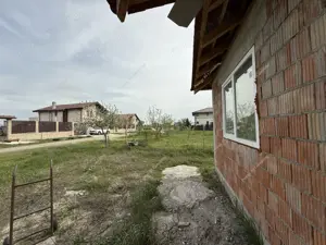 Casa la rosu dispusa pe Parter | 740 Teren | Sag - imagine 2 Casa la rosu dispusa pe Parter | 740 Teren | Sag - imagine 2