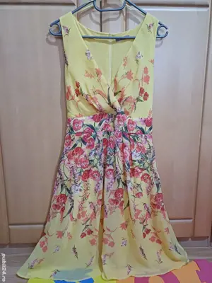 Vand rochie galbenă, model floral, M, Orsay, în stare impecabilă