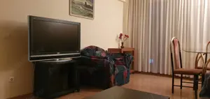 Apartament nou renovat de inchiriat cu 2 camere, decomandat, Zona Costaforu -Piata Mare - imagine 2