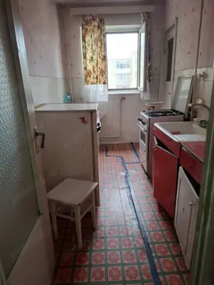 Vand!!! Ap 2 cam total decomandat etaj 3 Vlaicu  - imagine 4