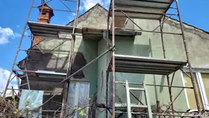 Construim case la rosu,Renovari interioare,si exterioare.