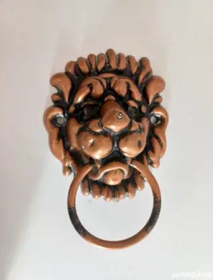 Ciocănitor de ușă din metal, cap de leu