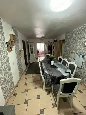 Apartament 3 dormitoare și living