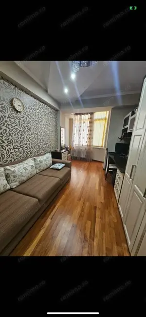 3 camere in zona Girocului