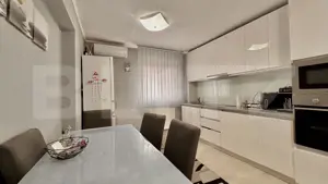 Apartament 3 camere,  etaj intermediar cu lift, parcare, zona Rogerius