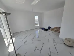 Apartament 2 camere.DECOMANDAT. Etaj 2. Zona Eso. Bloc Nou. Disponibil imediat. - imagine 2