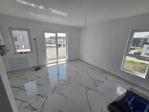 Apratament 2 camere.DECOMANDAT. Etaj 2. Zona Eso. Bloc Nou. Disponibil imediat.