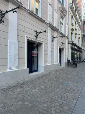 De inchiriat spatiu comercial, fost restaurant, reamenajat total, 220 mp,cu vitrina,zona P-ta Unirii