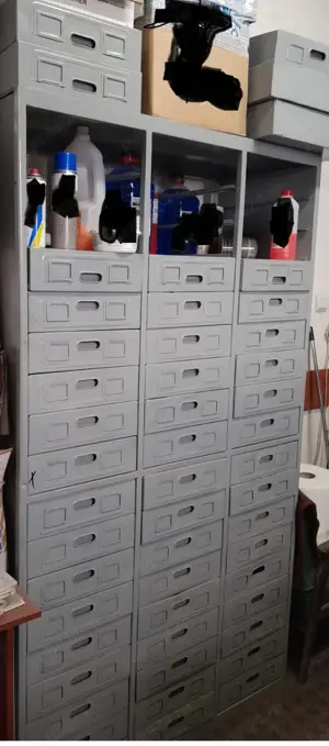 Dulap metalic cu 54 sertare