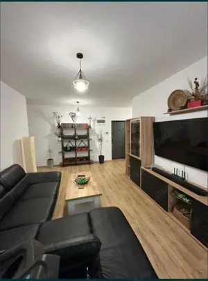 Vând apartament 3 camere decomandat Valletta Park