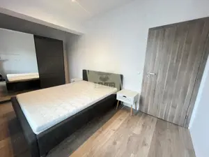 Apartament de lux 3 camere 2 bai si parcare in zona Centrala - imagine 9