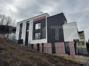 Apartament 4 camere, in Bloc tip Vila cartier Gruia