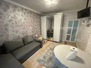 Garsoniera, etaj intermediar, zona Tomesti 