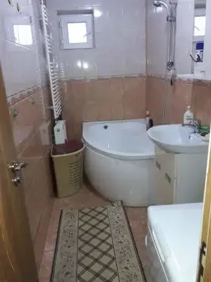 Vând apartament cu doua camere.  - imagine 5