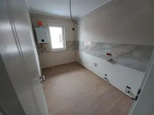 Apartament 2 camere. Bucatarie inchisa. Etaj 1 . Asfalt. Zona Neptun.