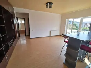 Proprietar vând apartament cu 2 camere + garaj, Florești, strada Stejarului  - imagine 2