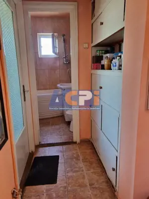 Apartament, 3 camere decomandate, RMB, Bacau. - imagine 8