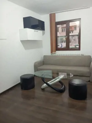 Apartament 2 camere, decomandat,  zona 9 Mai - imagine 2