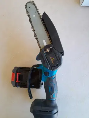 Fierastrau Electric de Mana cu Lama de 15 cm, 2 Acumulatori, si Motor Fara Perii - imagine 3