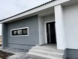 Sacalaz- toate utilitatile- strada asfaltata- dormitor cu baie si dressing - imagine 5