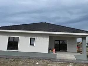 Sacalaz- toate utilitatile- strada asfaltata- dormitor cu baie si dressing