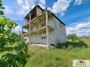 Vanzare casa semifinisata in Teius -700 mp teren  - imagine 2