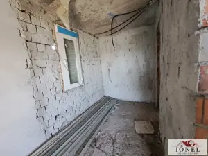 Vanzare casa semifinisata in Teius -700 mp teren  - imagine 6