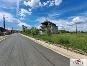 Vanzare casa semifinisata in Teius -700 mp teren  - imagine 11