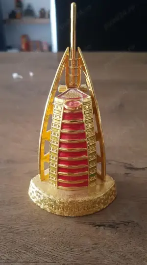 Burj al-Arab din Dubai (rosu-auriu) | Decoratie din Emirate | Perfect pentru cadou