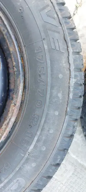 Vând 4 jenți auto cu anvelope 175x70xR13 all season - imagine 4