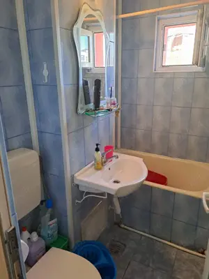 Apartament 3 camere, semidecomandat  - imagine 4