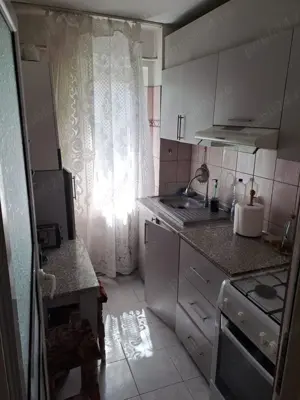 Apartament 3 camere, semidecomandat  - imagine 2