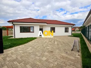 Casa semifinisata, 4 camere, 393 mp teren,  Barabant