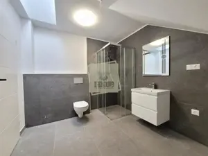 Apartament la cheie pe 2 niveluri 67 mp 2 camere 2 bai balcon Ciresica - imagine 4