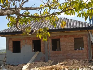 teren cu casă in constructie - imagine 6