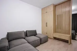 Garsonieră modernă în Tractorul   aproape de Coresi