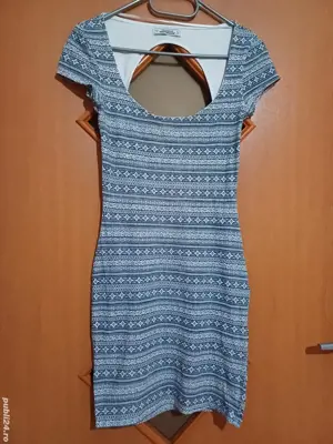 Vand rochiță Pull&Bear, S, în stare perfectă