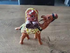 Camila din Dubai cu bagaj arabic | Decoratie frumoasa