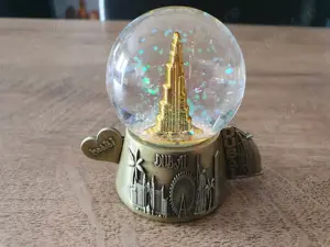 Dubai Snowball auriu cu Burj Khalifa | Perfect pentru cadou