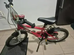 Vând bicicleta 4-6 ani