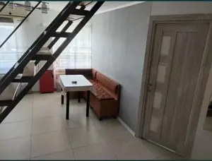 Vând apartament de 2 camere 