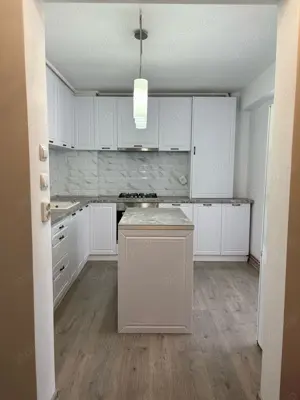 Apartament 2 camere, decomandat, ultracentral - imagine 3