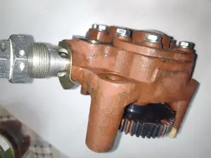 Pompa ungere tractor